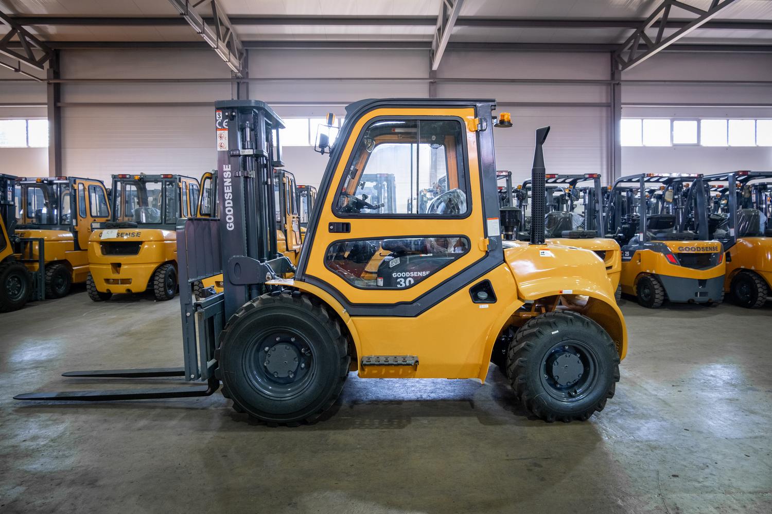 Дизельный погрузчик Goodsense Внедорожный погрузчик GOODSENSE FD30G-X3 3000М 3000Т 4WD XINCHAI АРТ 10200001